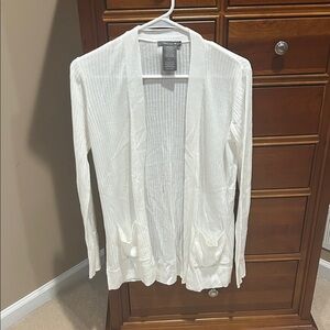 Matty M white Cardigan, size medium, front pockets, ribbed lightweight sweater